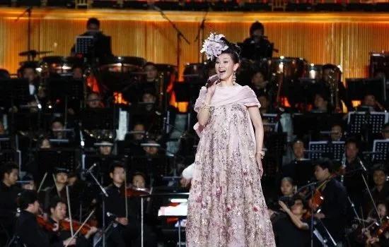 还记得唱《辣妹子》的*祖英宋**吗,她如今过得怎么样?