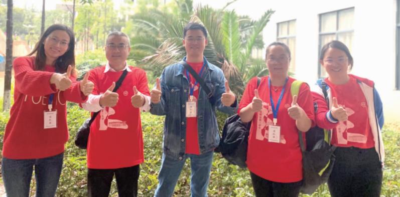 最强助考：老师扮“门神”向学生传输能量