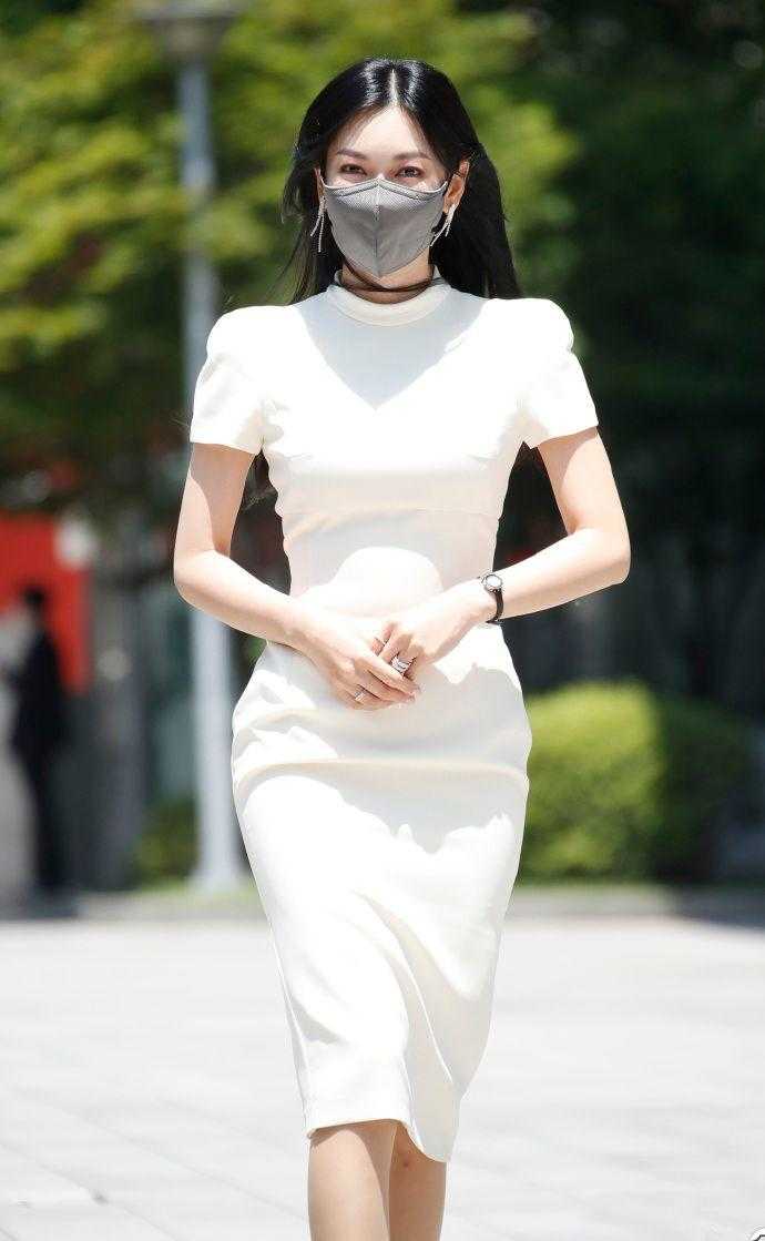 金素妍什么身材,金素妍穿绿色长裙