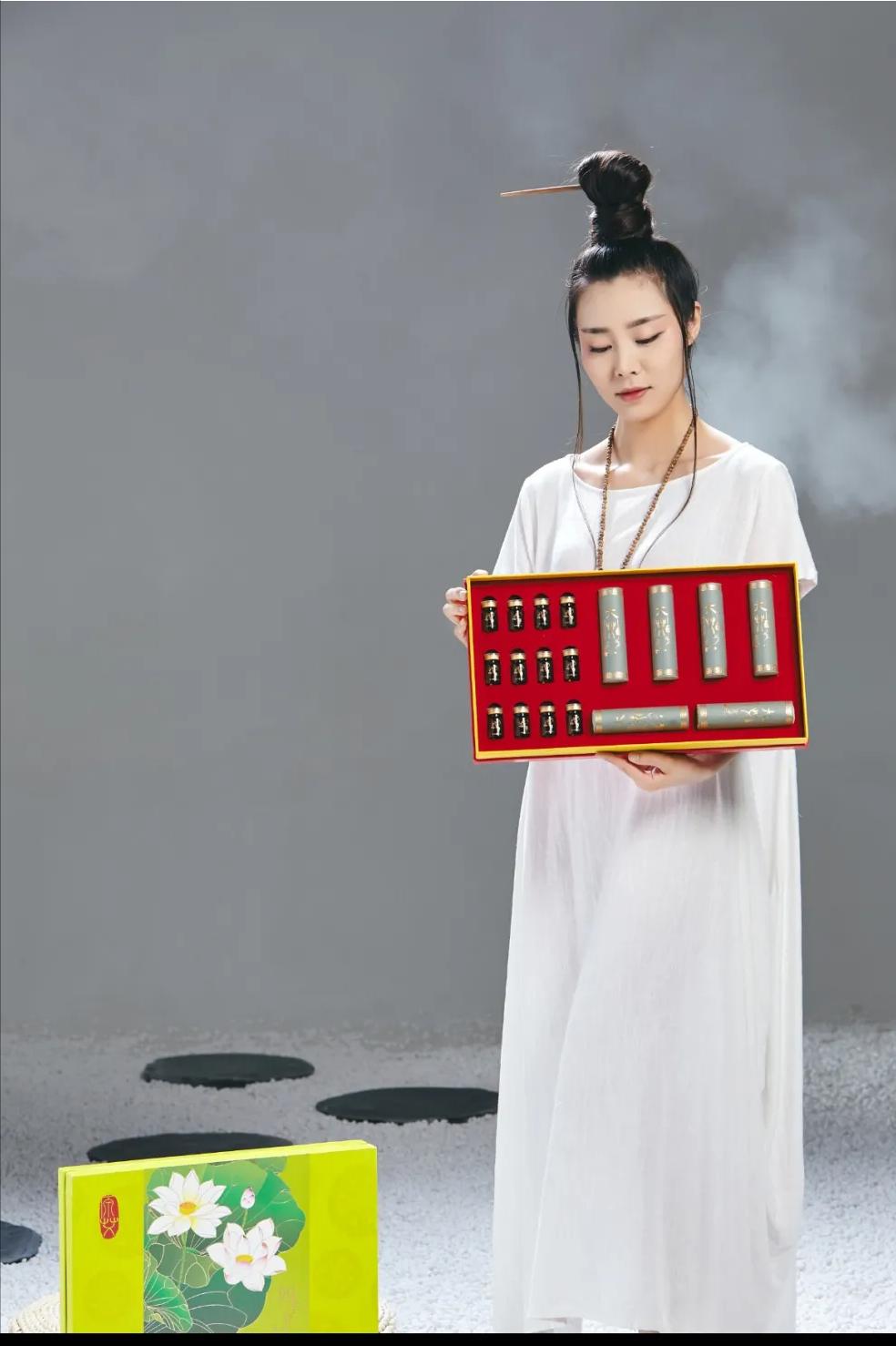 用艾灸凳艾灸的好处,女人每天坚持艾灸脚心好处