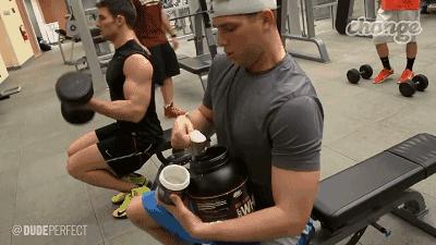 健身减脂要不要吃蛋白粉,吃蛋粉的肌肉练出来力量更大吗