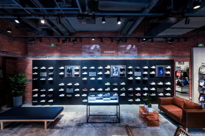 adidasOriginals阿迪达斯三叶草上海中环广场店耀目登场