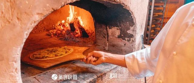 昆明这家开在76年前电影院的餐吧，手工披萨被写进国外旅游攻略