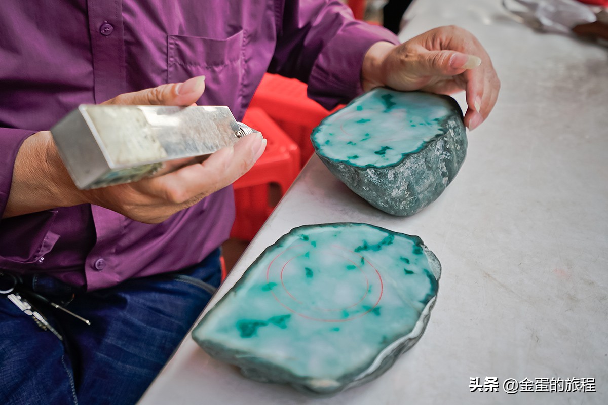 缅甸翡翠地摊市场收货直播,带大家看缅甸翡翠直播现场