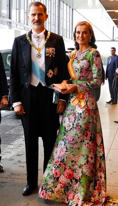 西班牙王后白衣红裙阅兵,西班牙王后出席奥运会