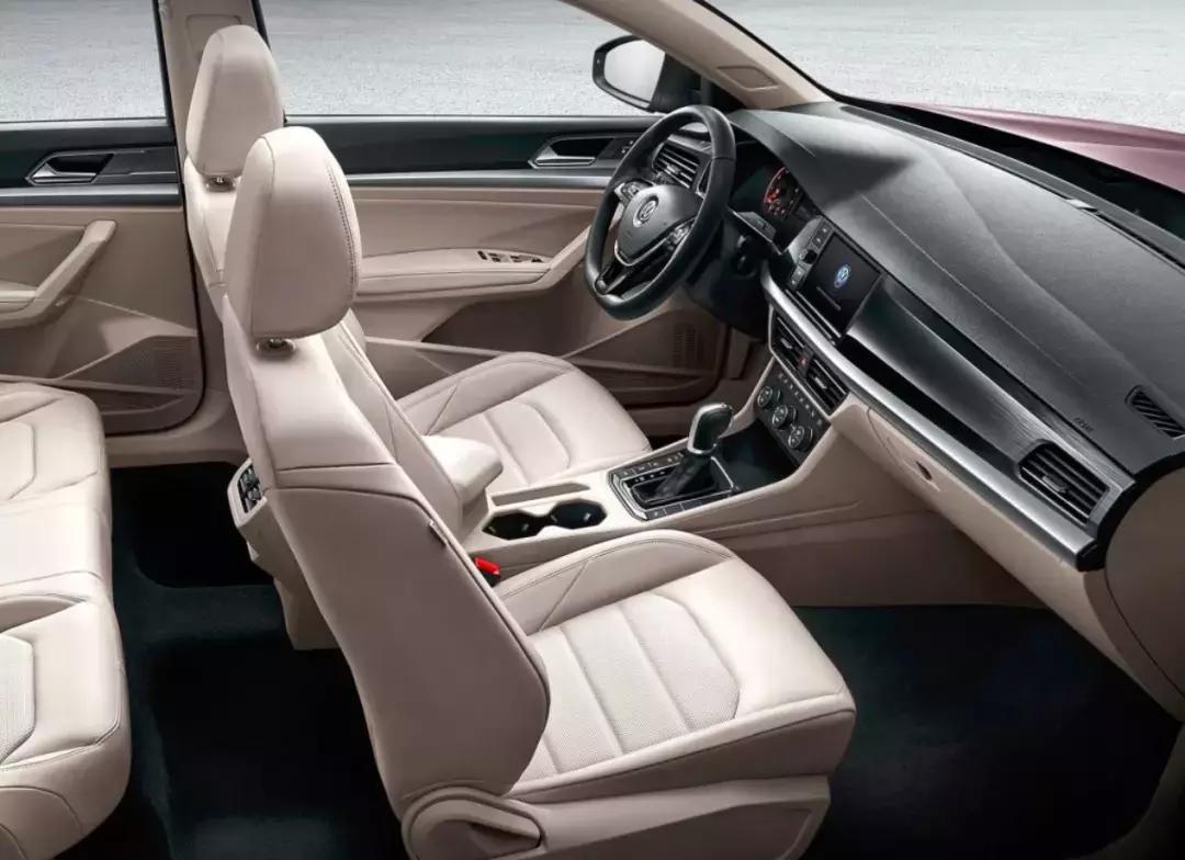 福克斯和朗逸比较,a级轿车大众朗逸参数