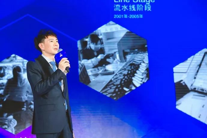 把鞋当白菜卖,一年卖50亿的鞋王