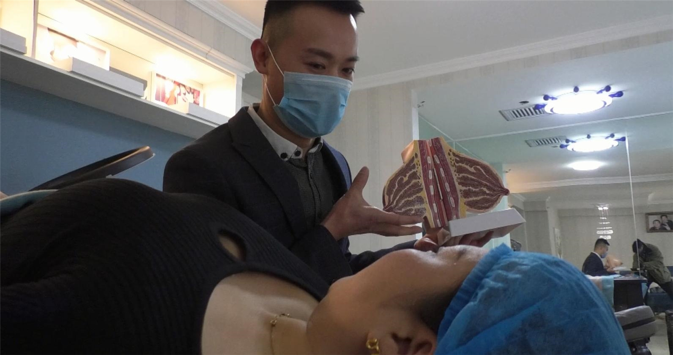 催乳师成高薪行业，男技师受追捧，过来人：为了哺乳，可接受