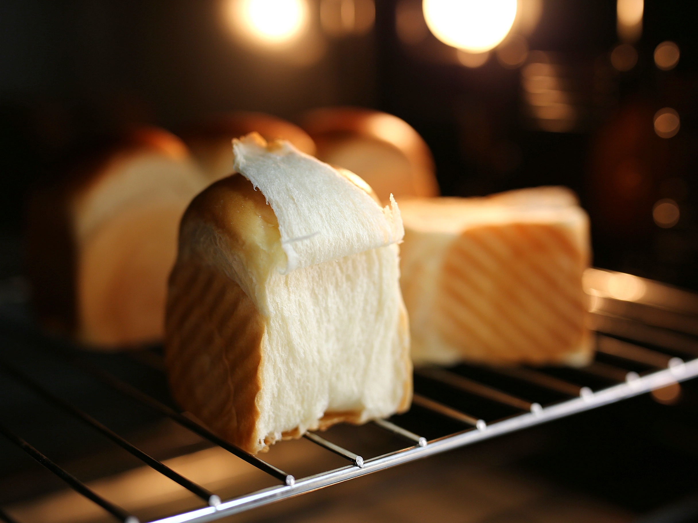 自制吐司家常做法,自己做吐司要想柔软好吃又拉丝