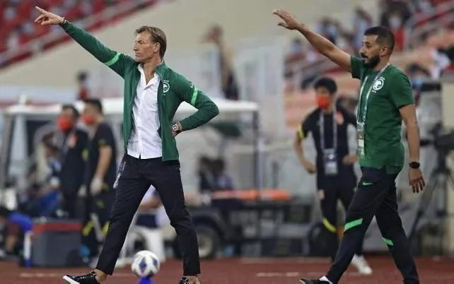 沙特教练暴怒,沙特赢球后主教练反应