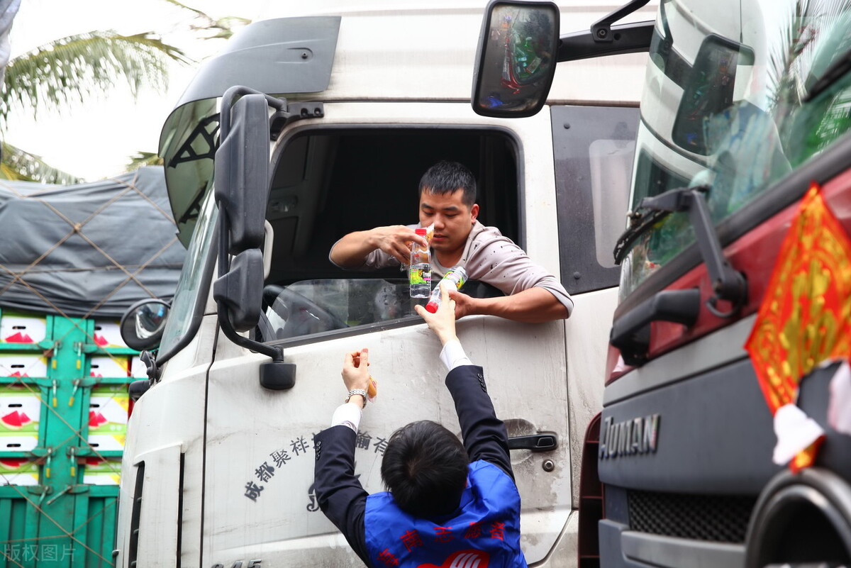 货车司机月入过万是真的吗,澳大利亚货车司机年薪多少钱