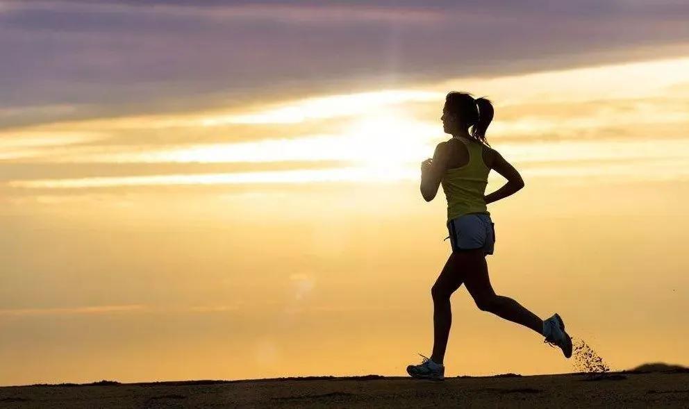 每天几个简单动作锻炼身体,每天锻炼身体健康技巧指南