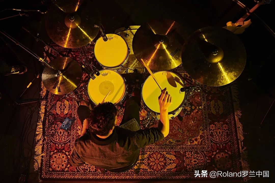 选电子鼓还是真鼓,选电吉他还是木吉他