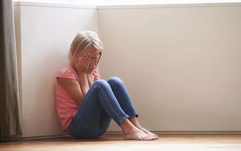 “爸爸，你趴在妈妈身上干啥呢？你的回答，改变孩子的一生