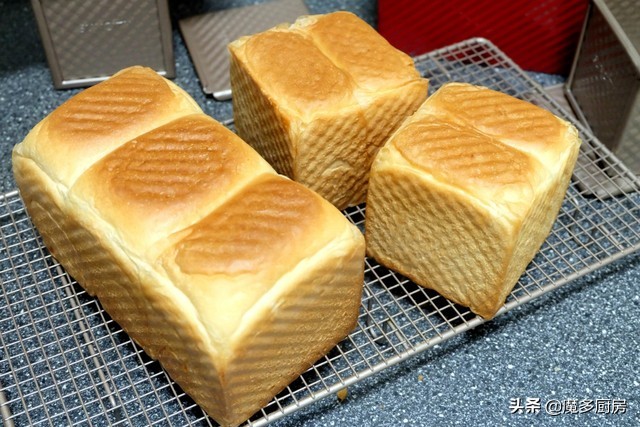 制作松软黄油面包不用太多牛奶,这个面包方子非常好