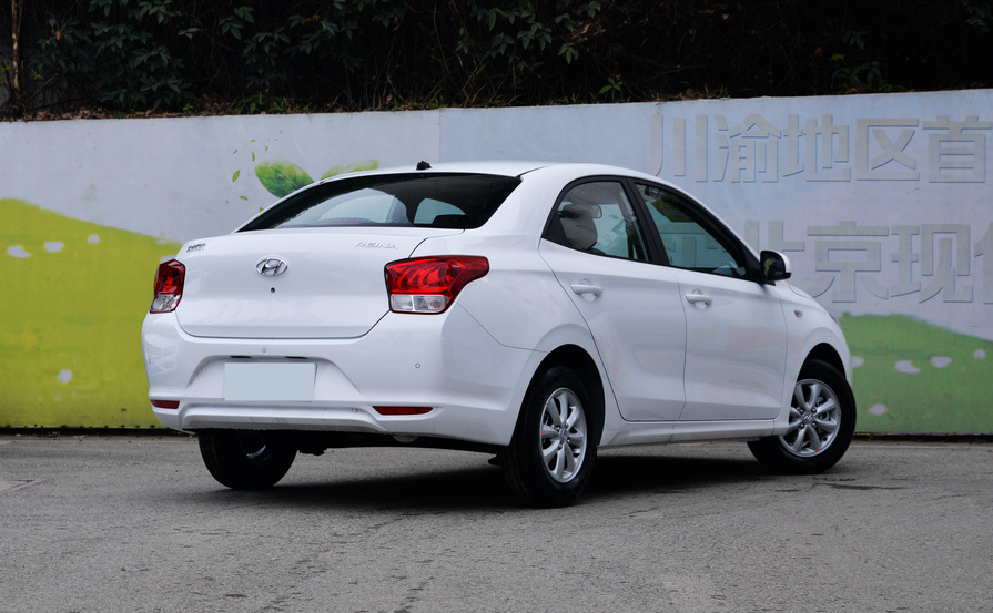 颜值高却不贵的合资家轿，1.4L动力省油、耐开，月薪3000可养