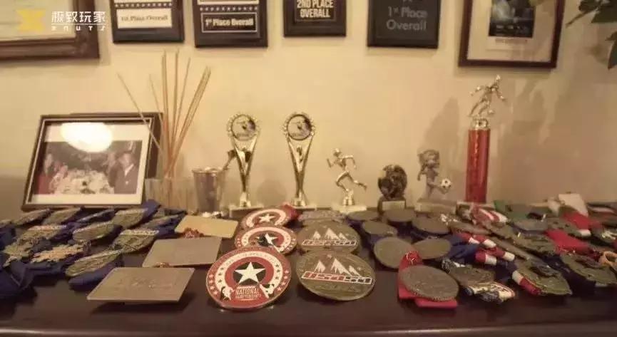 16岁混血少女为中国夺冠,15岁混血美籍女孩