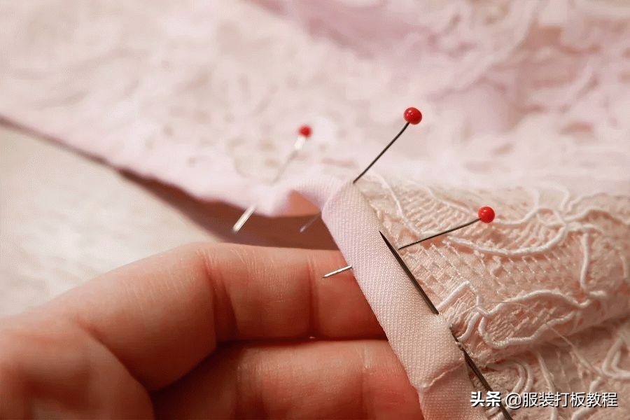 蕾丝连衣裙制作工艺,挂里子蕾丝连衣裙的缝制