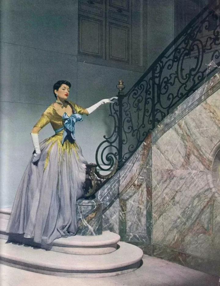 优雅与激情的化身，这个混迹巴黎40年的混血女人真致命