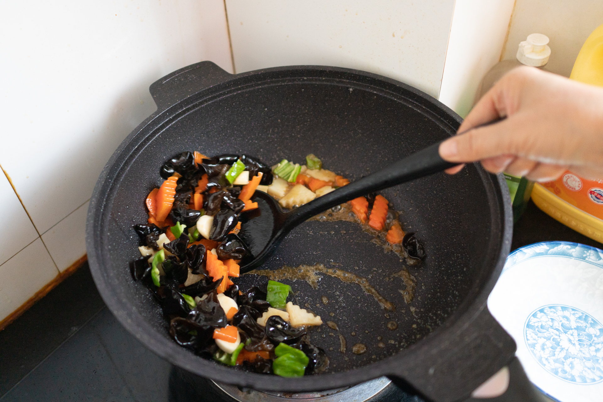 一口锅一道菜撑起了一家店,一口锅传承百年