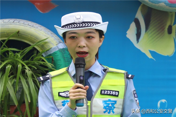 平安交警童行活动,平安上学路交警支队