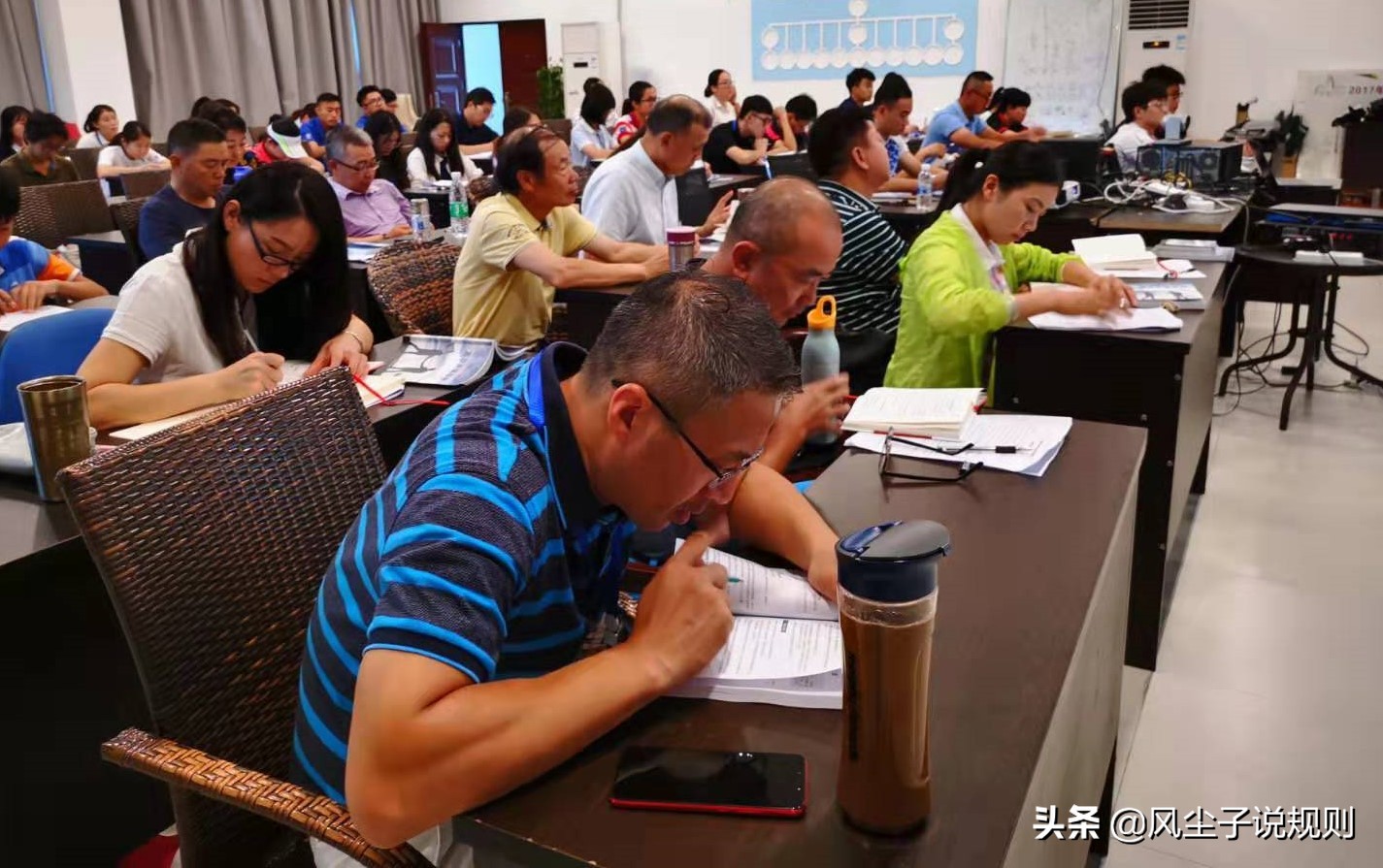 从规则“白板”到一年多考上国家*级A**裁判员的青少年球员家长