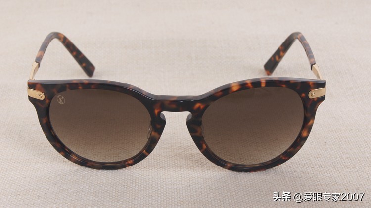 太阳镜鼻托掉了,板材眼镜鼻托掉了怎么配