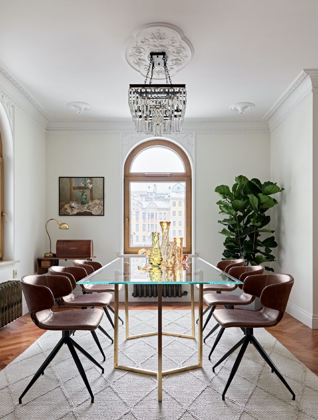 水晶灯具搭配现代简约家具,房间轻奢水晶灯