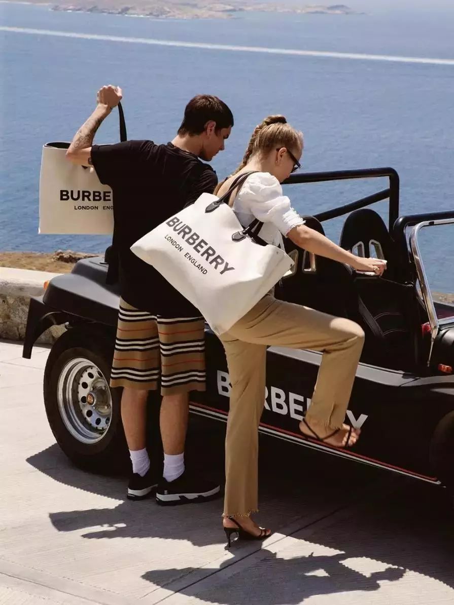 太刺激了吧！这里有几个快递盒想请你偷看