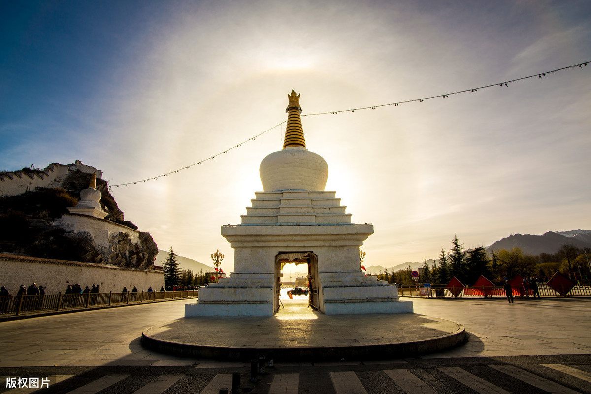 鍚愯晝绗竴鏉冭嚕涓栧,鍚愯晝闊︽皬瀹舵棌