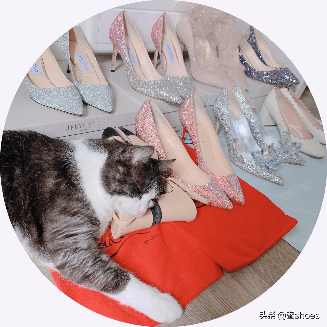 cl红底鞋和jimmychoo什么关系,jimmychoo和cl哪个好