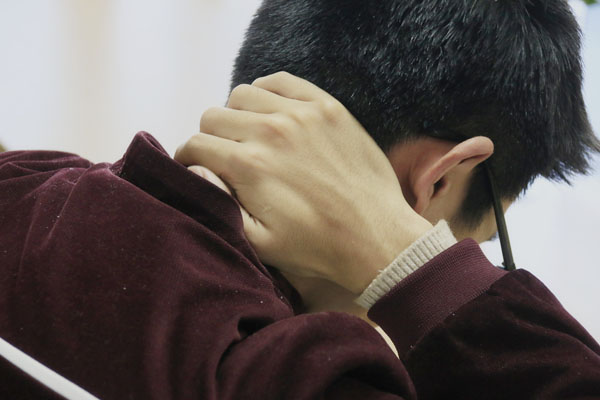 每天早上醒来手指发胀攥不上拳头,早晨醒来双手五指发胀是什么原因