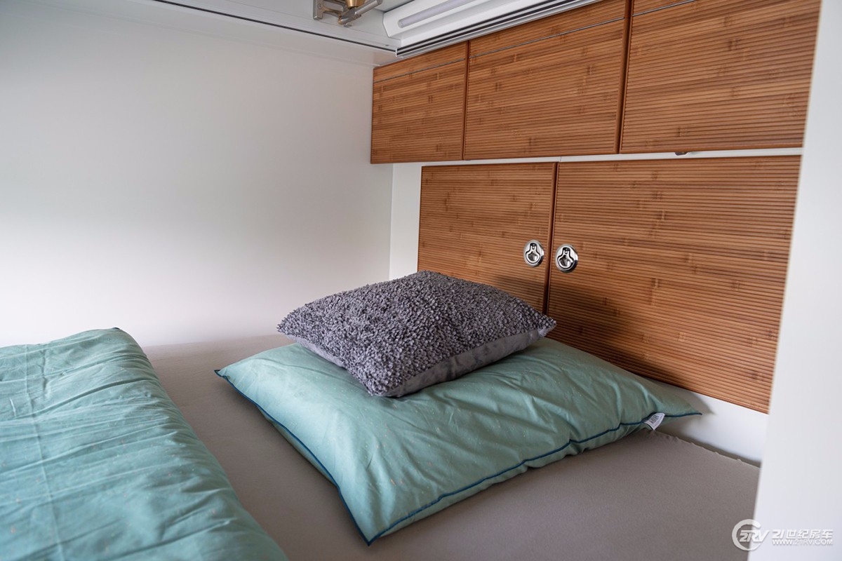 欧美顶级越野房车售价上千万,进口5米长2米高顶级越野房车