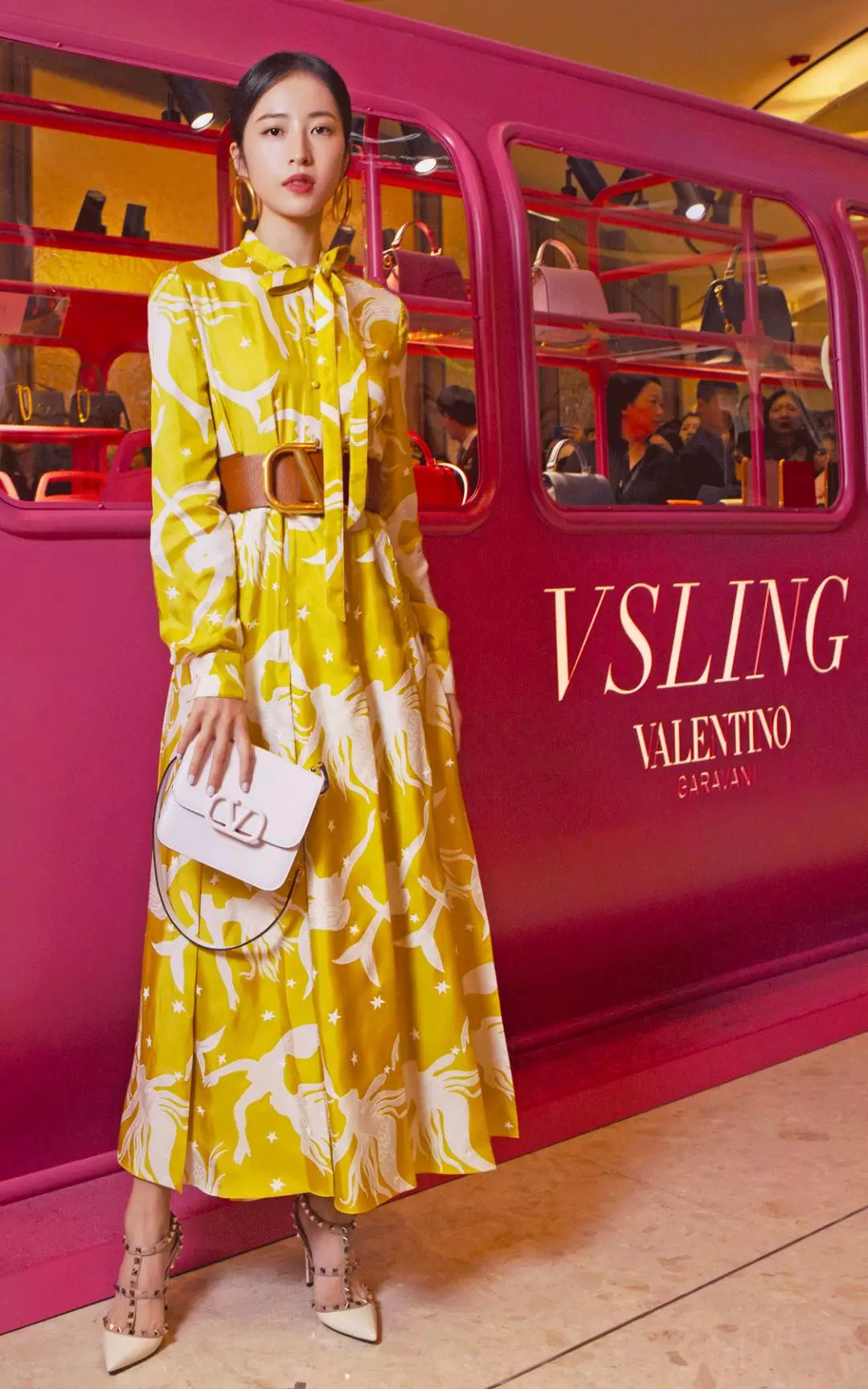 我抓住了一位资深柜员，道出了如何让你掏钱买包的秘密