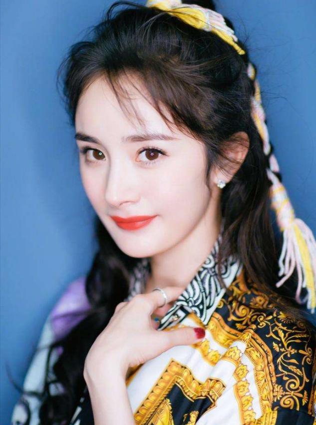 减龄发型丸子头女2020流行发型,什么发型半扎丸子头减龄