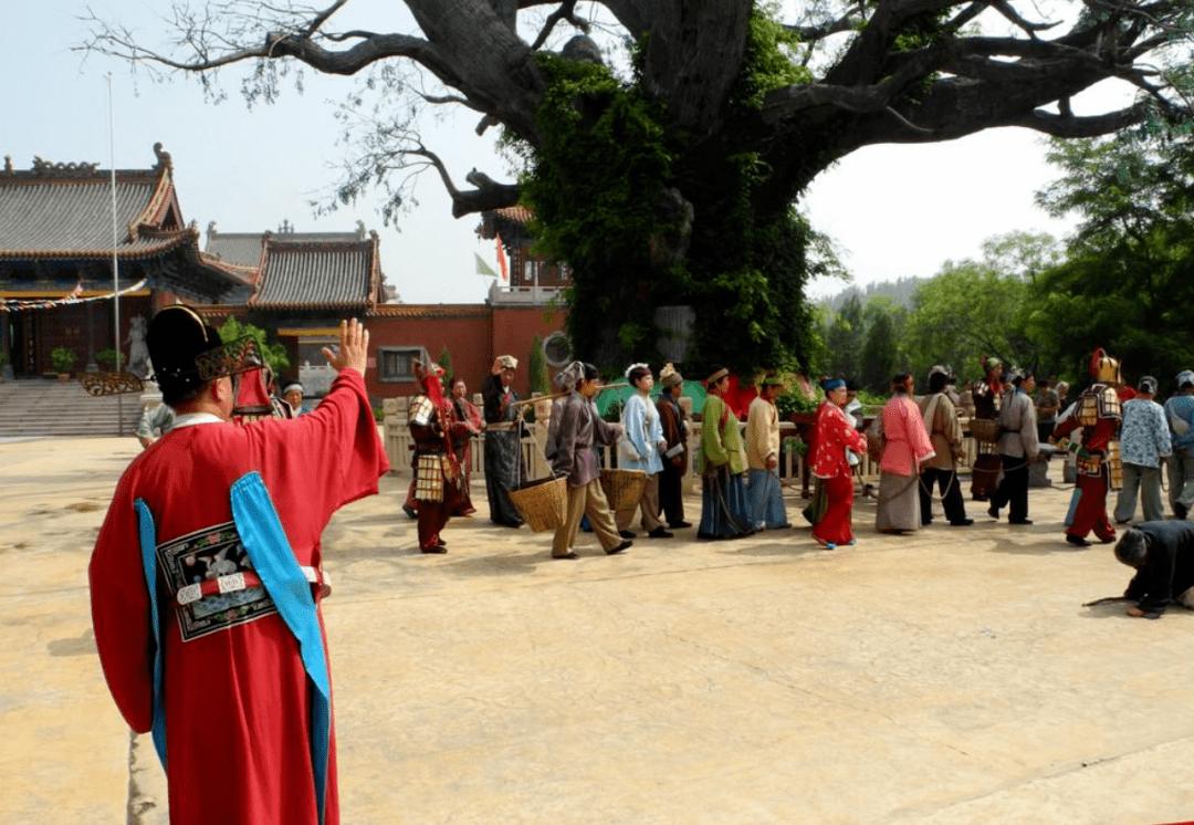 小脚趾分两瓣的人是哪个民族,汉族人为什么小脚趾长了两瓣指甲