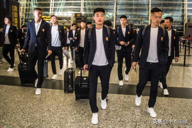 中国中甲职业足球运动员收入,中国足球中超球员年薪