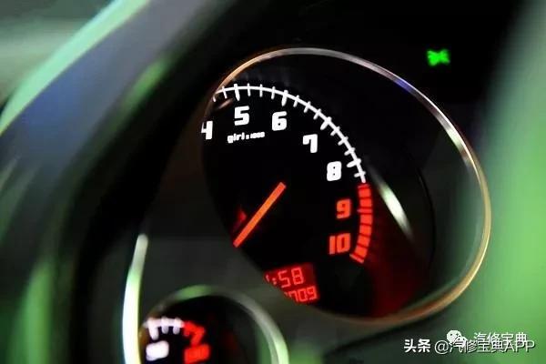 汽车仪表圆圈里有个i是什么故障,汽车仪表小灯泡亮是什么故障