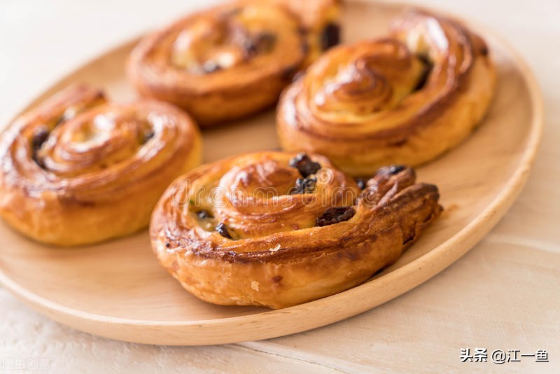 晚上烤好的面包隔夜放哪里保存,吃不完的面包保存的正确方法