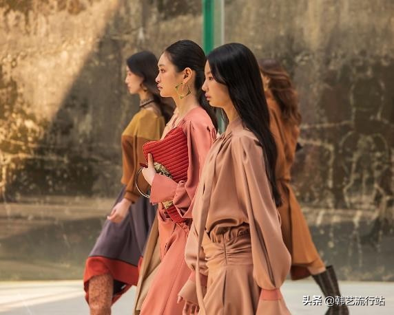 2020春夏巴黎时装周chanel秀场,2022秋冬首尔时装周bonbom