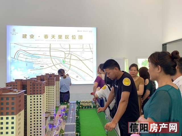 购房销售中心爆满,爆满的售楼部