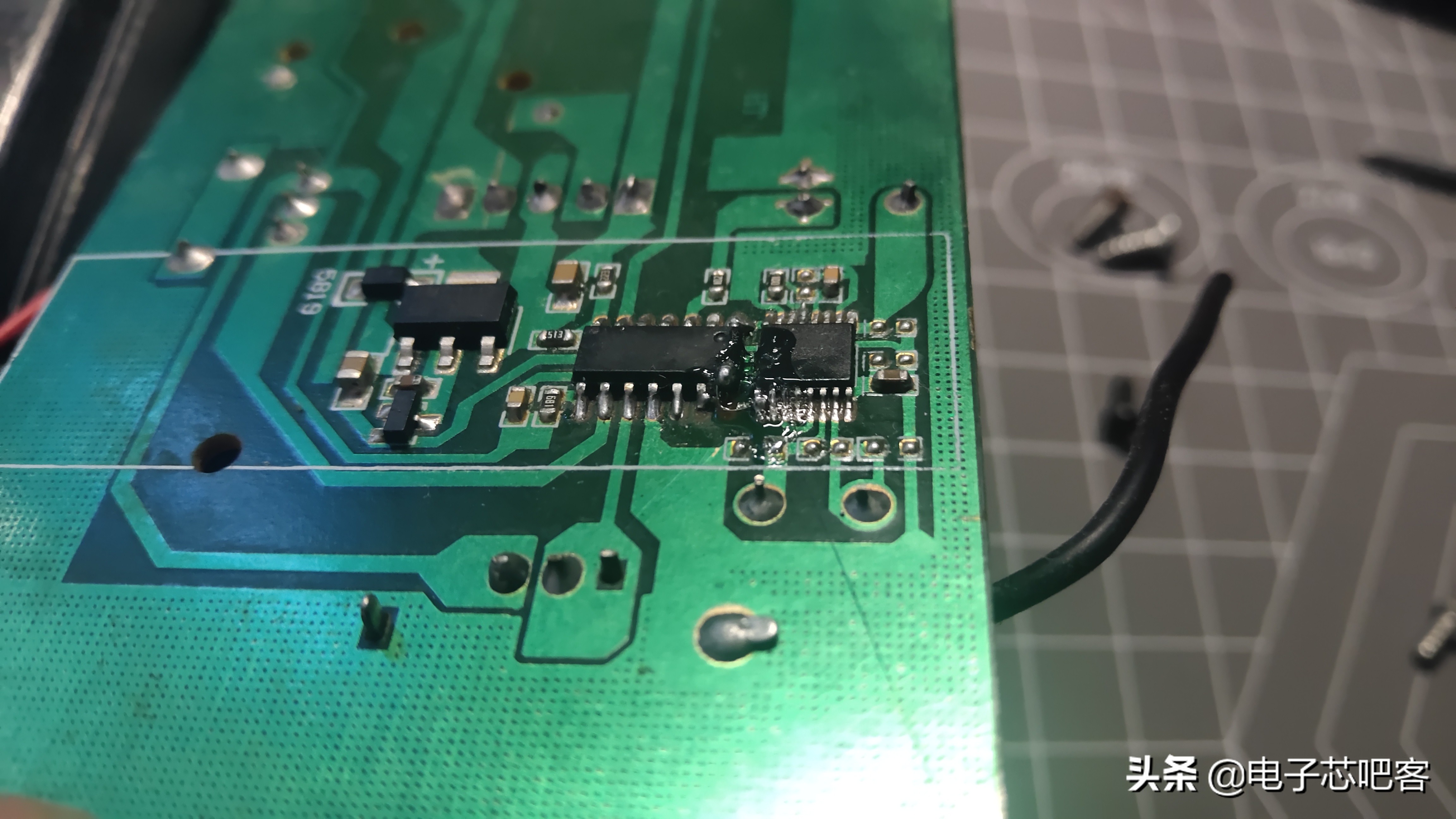 修复严重损坏的飞机,遥控飞机遥控器坏了怎样修复