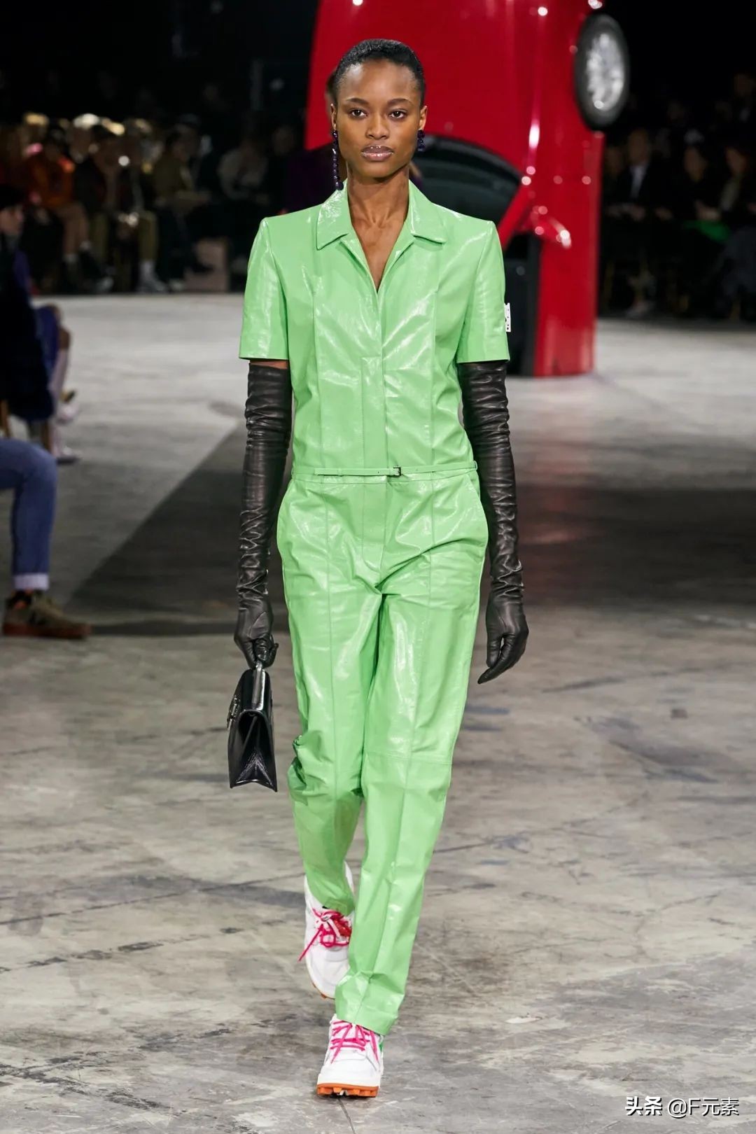 Off-White牵手“始祖鸟”,Hadid姐妹助阵,这场秀需要看一看