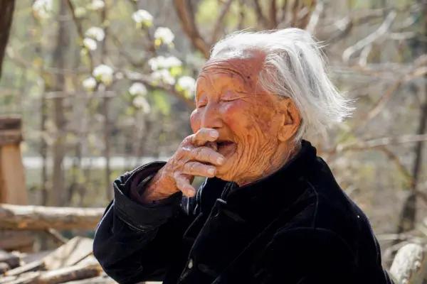 三寸长寿四寸无忧什么意思,三寸长寿四寸无忧