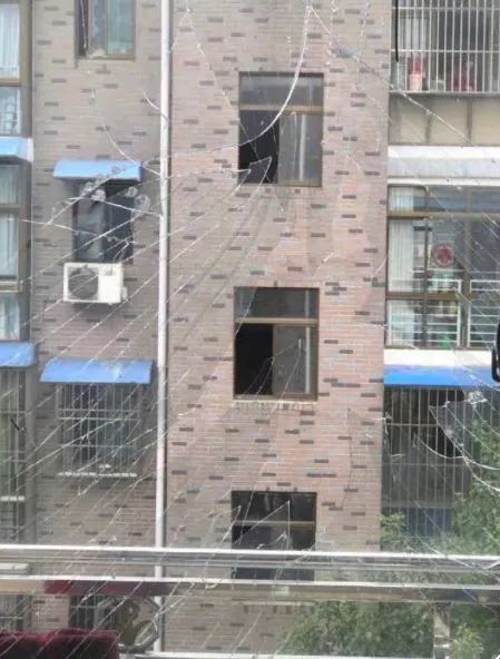 煤气罐爆了找谁,煤气罐把家给炸了电影