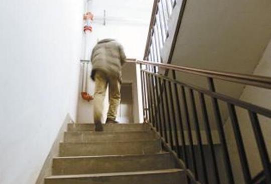 买房售楼员说只有1层2层顶楼,售楼部为什么总是剩下一二层顶层