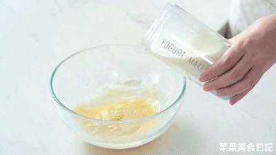 网红蛋糕买不到手把手教你在家做,酸奶蛋糕最简单的做法不用搅拌机