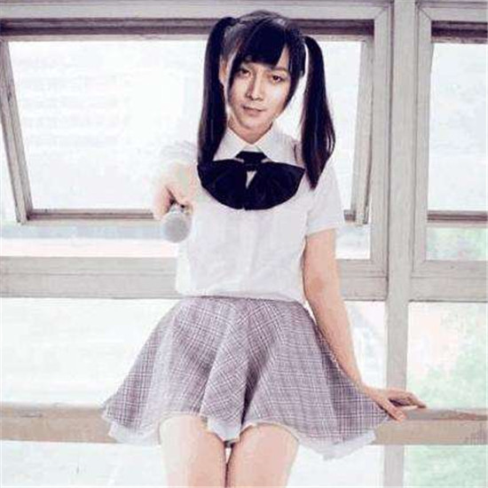 骚白为什么离开斗鱼直播频道,骚白两个亿签约斗鱼真的吗