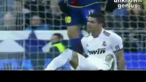 球王也假摔？盘点C罗假摔