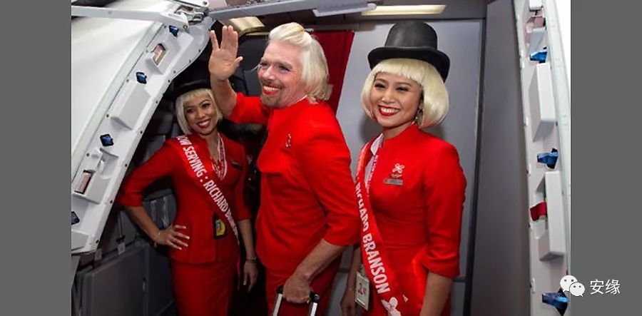 他，百亿富豪，常近乎全裸出现在公共视线里，却被英女王封为爵士